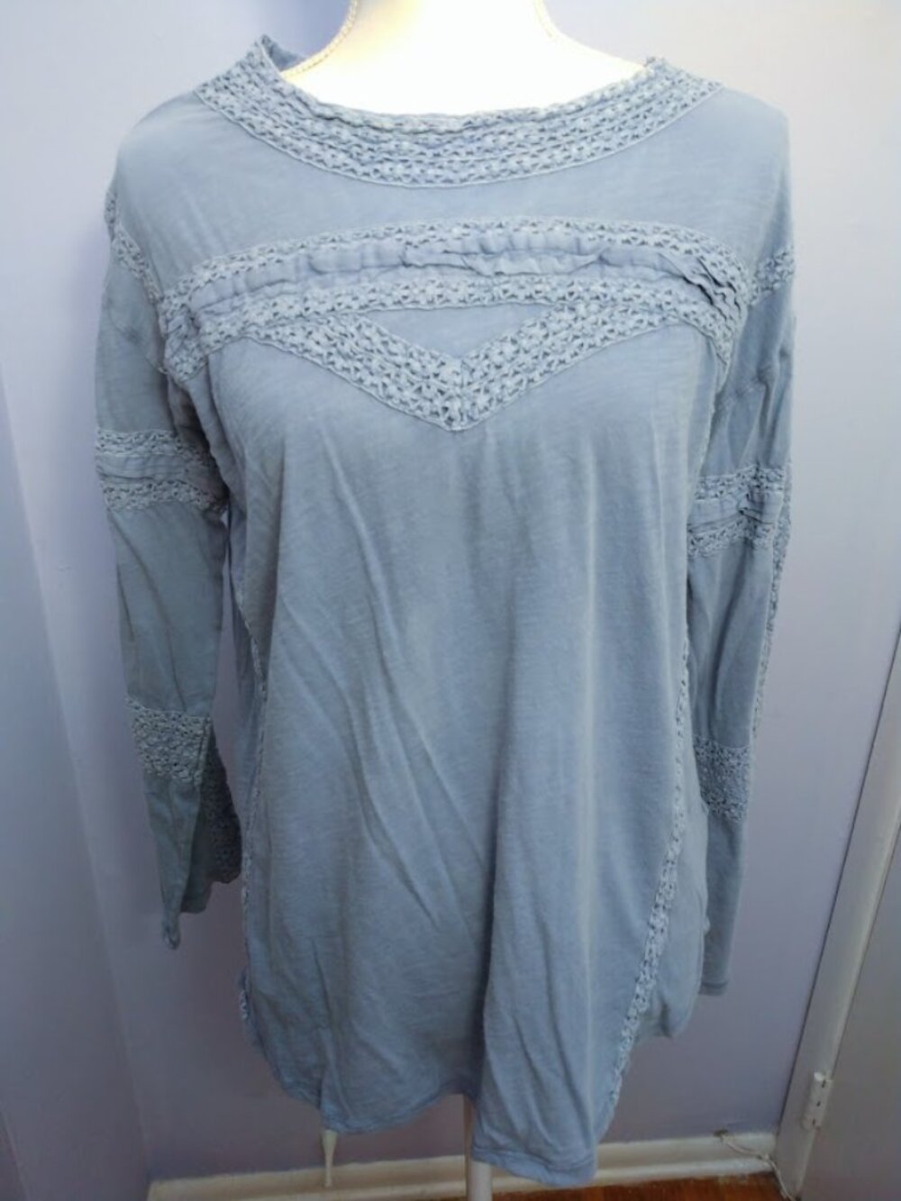 Free People Boho Top XS Cotton Slub Crochet Lace Detail Blue Casual Long Sleeve